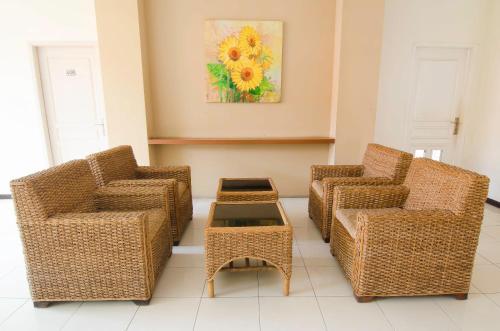 Bed & Breakfast Reddoorz Near Gubeng Station