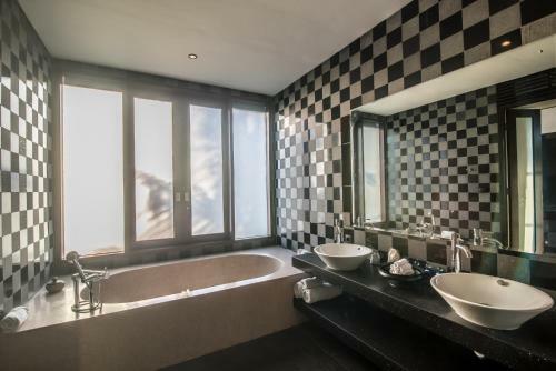Pandawa Cliff Edge Ocean View Banyu Biru Villa
