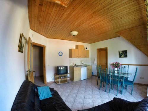 Hostal Balaton White House