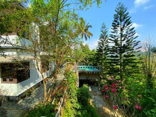 Sceva's Garden Home