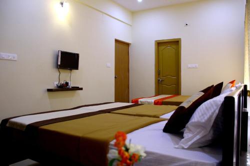 Lodge Suvarna Comforts