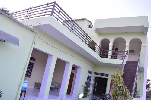 Hostal Saini Guest House