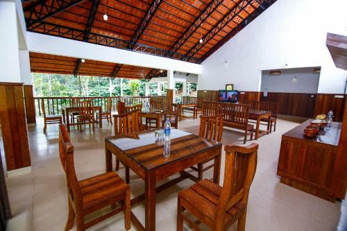 Hotel Bamboo Creek Resort