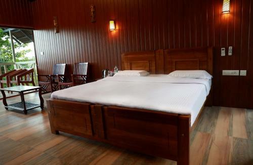 Hotel Woodrose Resort