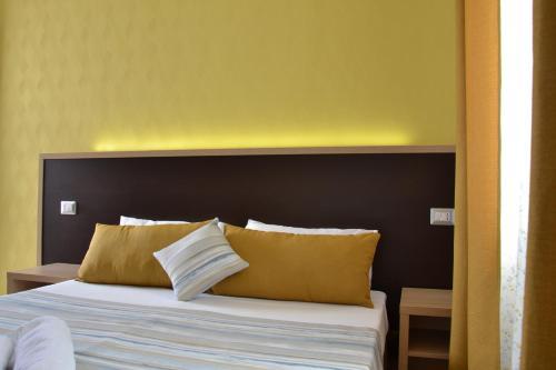 Hostal Affittacamere Torre Lapillo