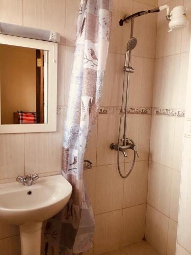 Beautiful Ensuite Room In An Elegant Home....