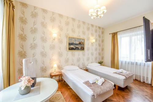 Hostal Kubu Guest House