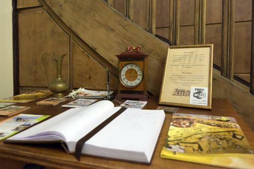 Hostal Kubu Guest House