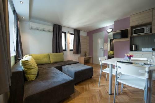 Theatre Apartments