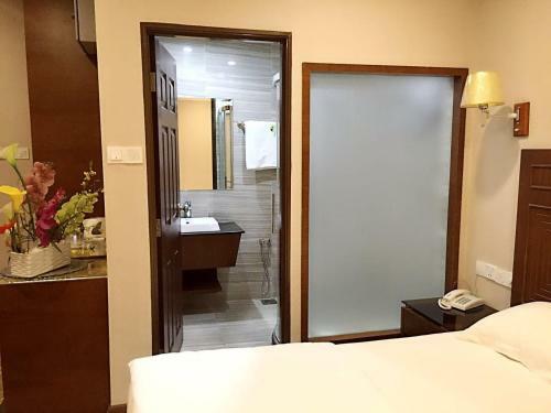 Fan Holiday Hotel