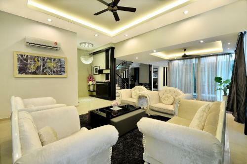 Iris Luxury Service Villa