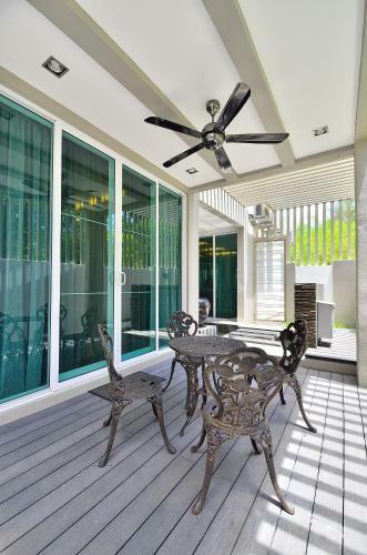 Iris Luxury Service Villa