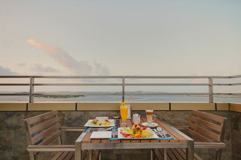 Hostal Unima Grand