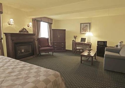 Comfort Hotel & Suites