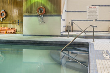 Comfort Hotel & Suites