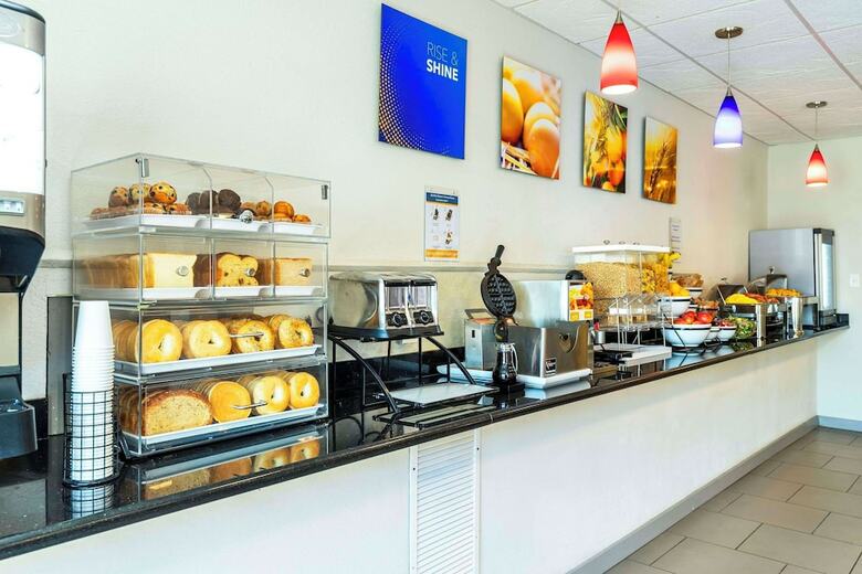 Hotel Comfort Inn And Suites