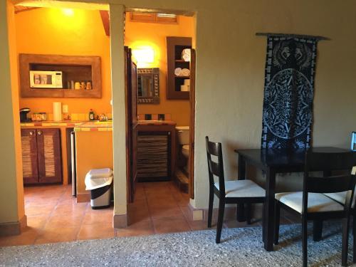 Hostal Leo's Baja Oasis