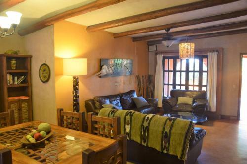Hostal Leo's Baja Oasis