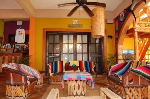 Hostal Leo's Baja Oasis