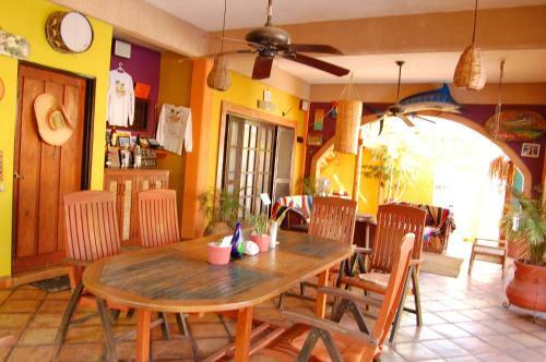 Hostal Leo's Baja Oasis