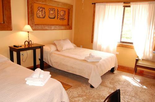 Hostal Leo's Baja Oasis