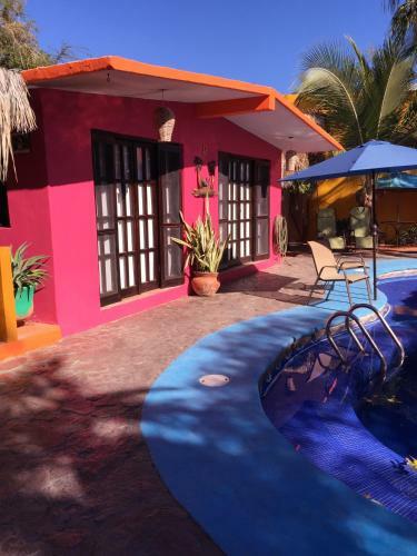 Hostal Leo's Baja Oasis