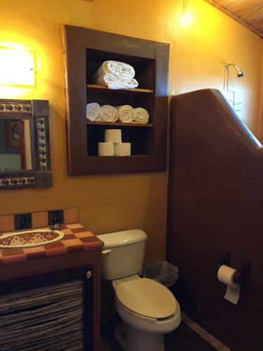 Hostal Leo's Baja Oasis