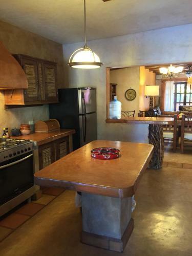 Hostal Leo's Baja Oasis
