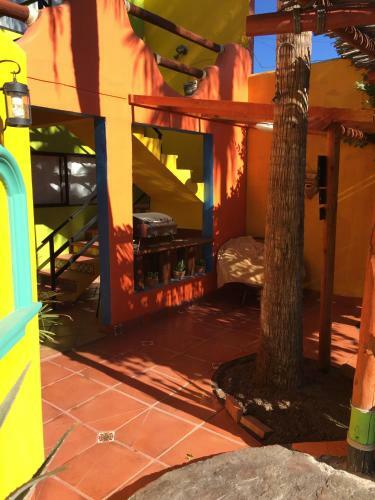 Hostal Leo's Baja Oasis