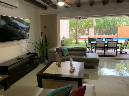Apartamento Luxury Poolside Condo