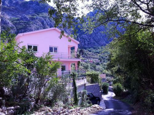 Apartamento Ecohouse Risan Studio
