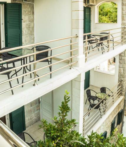 Apartments Kula