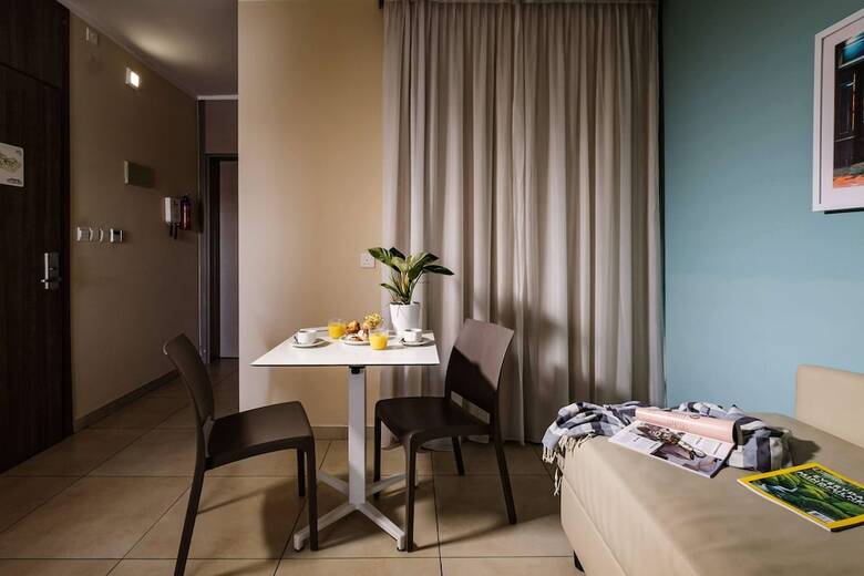 115 The Strand Aparthotel