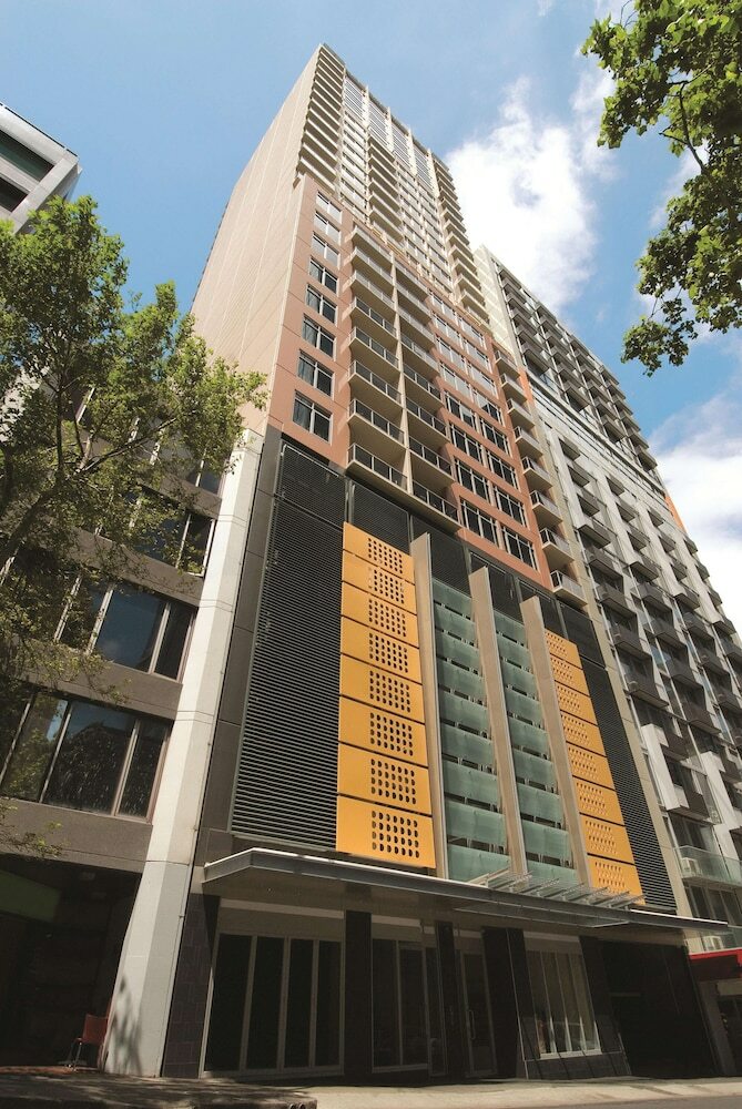 Hotel Oaks On Lonsdale