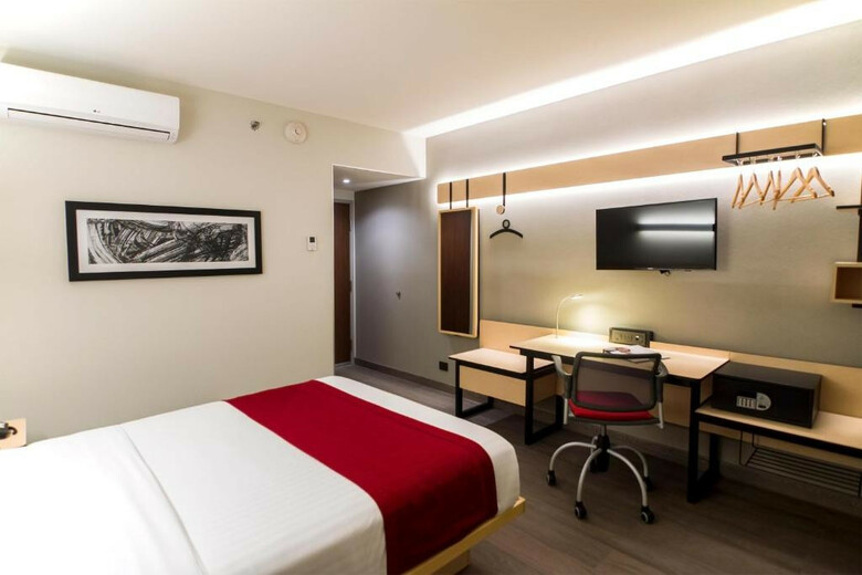 Hotel City Express Plus Mundo E