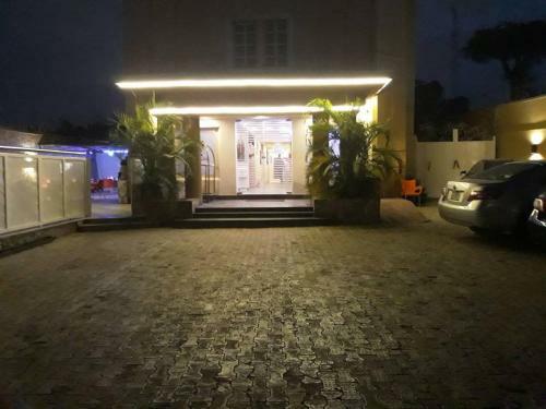 K-one Hotel And Suites