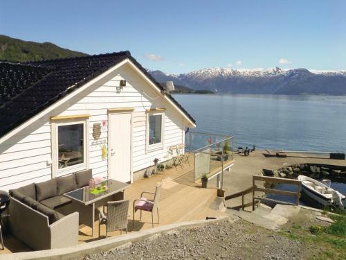 Two-bedroom Holiday Home In Strandebarm