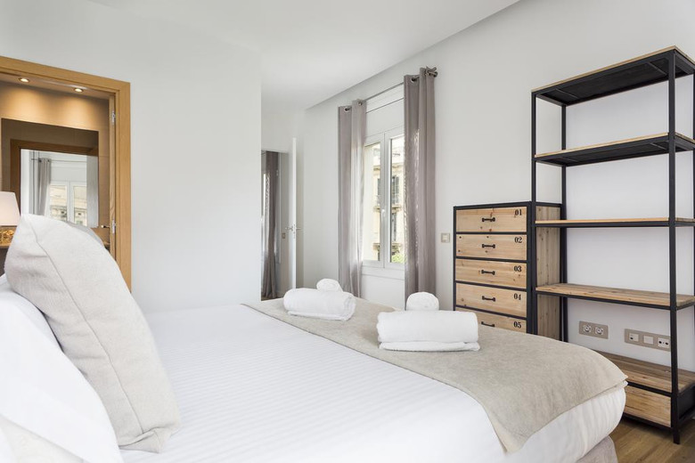 Amister Apartments