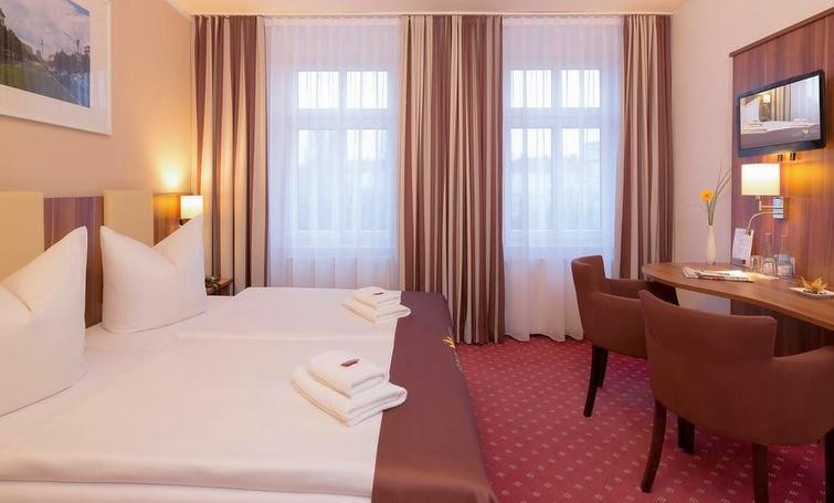Gold Hotel