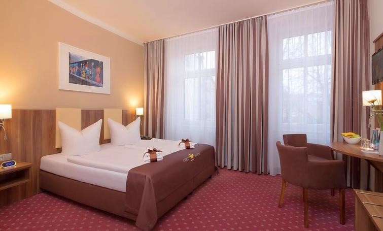 Gold Hotel
