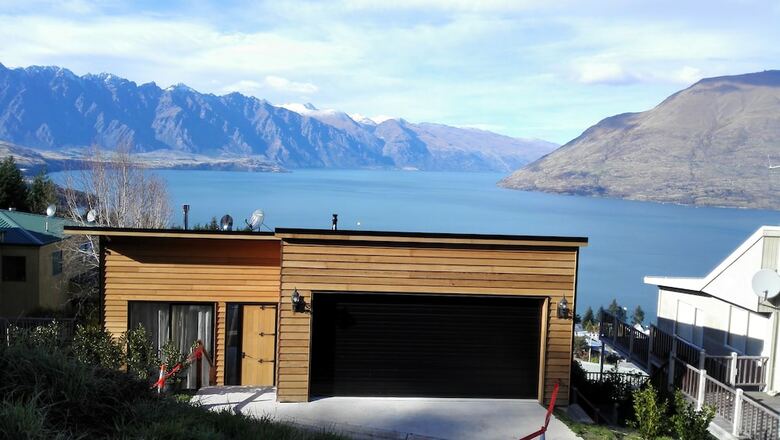 Dh Lakeview Villa