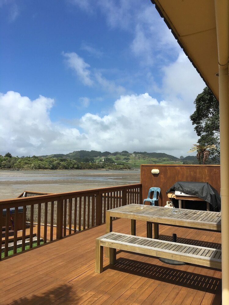 Raglan Palm Beach Motel