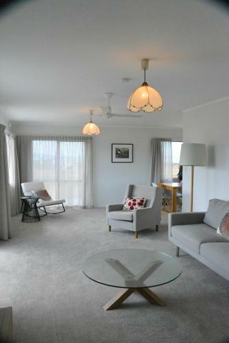 3 Brunton Place