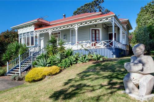 Crescent Villa