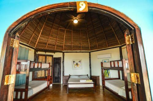 Hotel Oasis Surf Camp