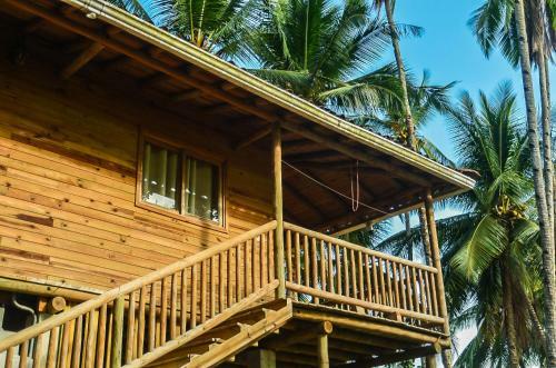 Hotel Oasis Surf Camp