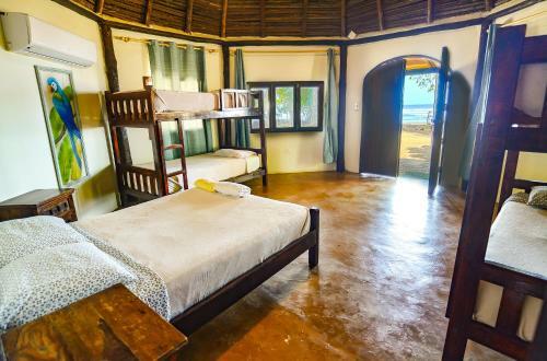 Hotel Oasis Surf Camp