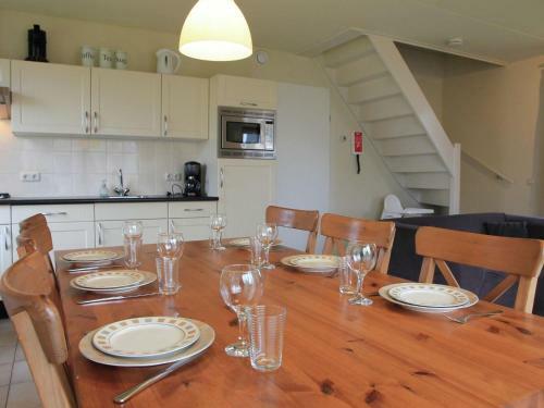 Pleasant Holiday Home In Gaasterlan-sleat With Parasol