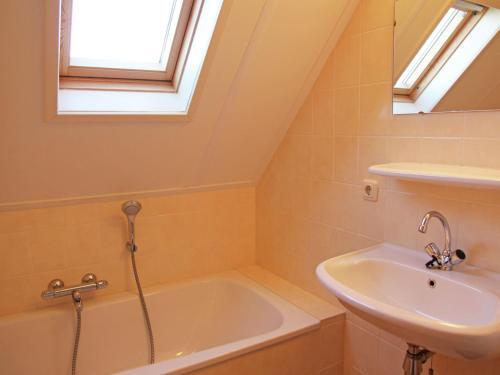 Pleasant Holiday Home In Gaasterlan-sleat With Parasol