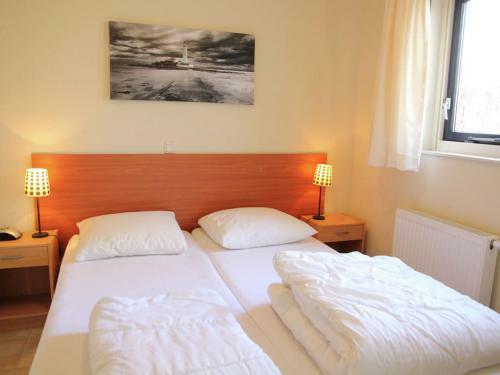 Pleasant Holiday Home In Gaasterlan-sleat With Parasol